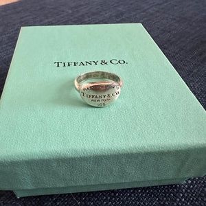 Return to Tiffany Tiffany & Co. Oval Ring